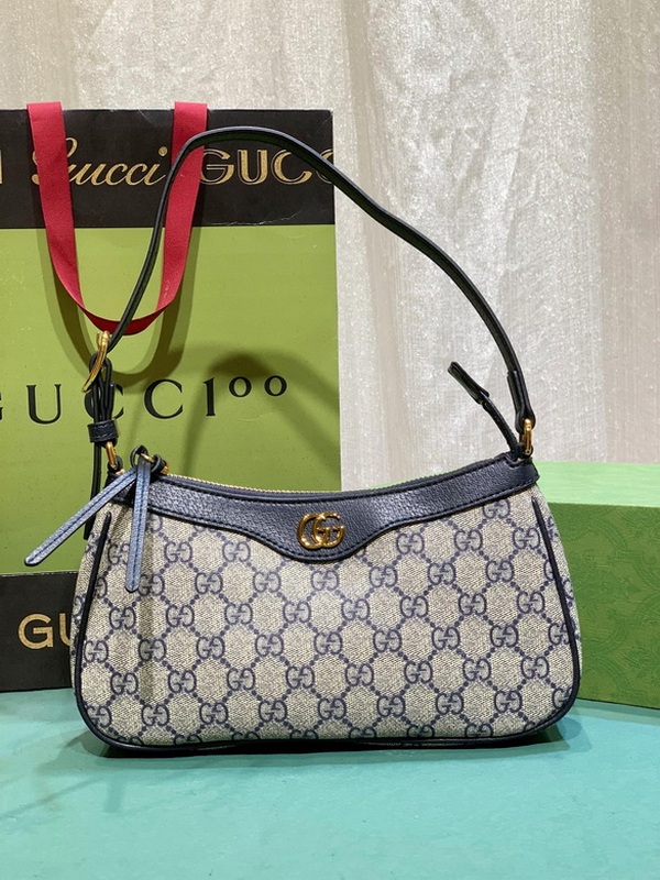 Gucci Handbags 915